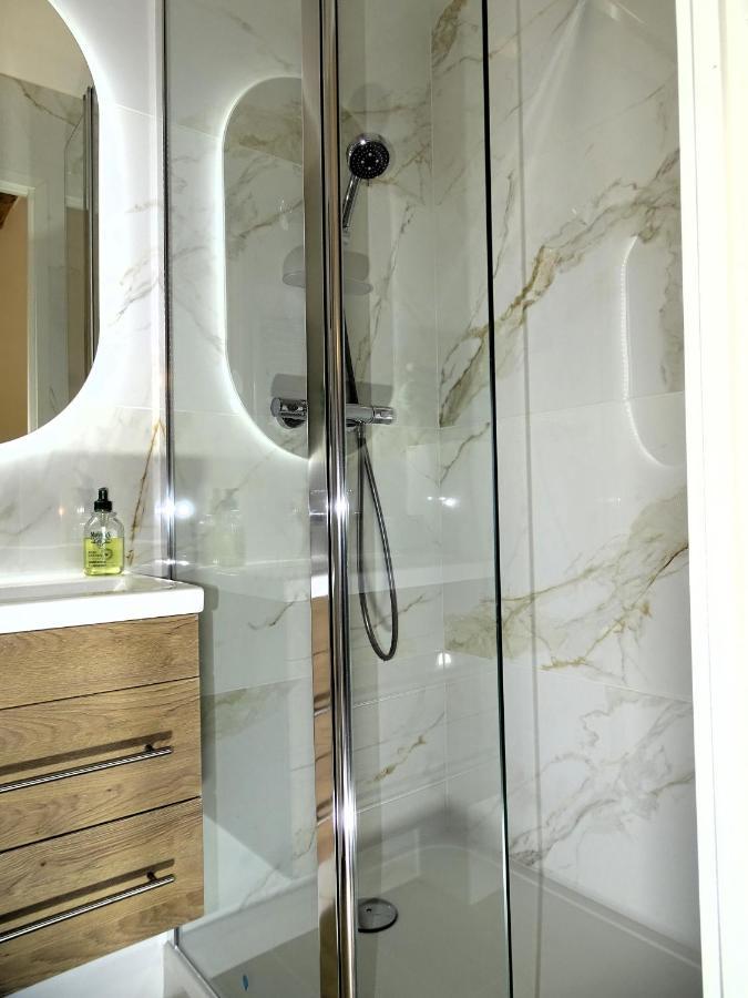 אקס-אן-פרובאנס Augustins Fountain Studio Cosy Aix Centre Historique A 3 Minutes De Cours Mirabeau -Wifi-Smart Tv-Rue Calme מראה חיצוני תמונה