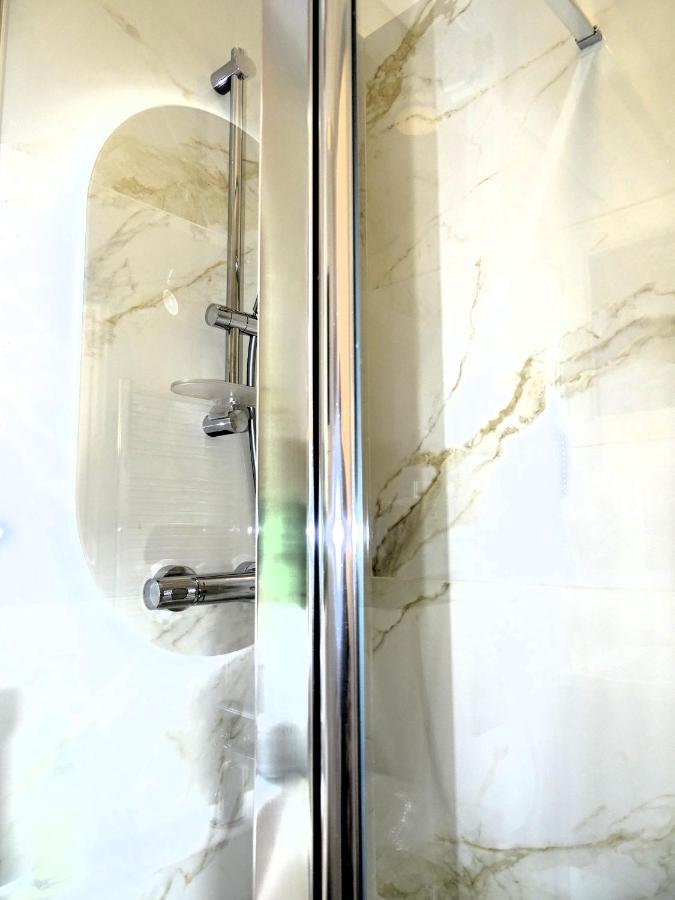 אקס-אן-פרובאנס Augustins Fountain Studio Cosy Aix Centre Historique A 3 Minutes De Cours Mirabeau -Wifi-Smart Tv-Rue Calme מראה חיצוני תמונה
